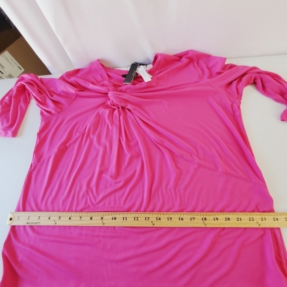 NEW Tahari Woman Viscose Blend Stretch Top Size 1X Fuchsia Asymmetric Neckline - Picture 6 of 10